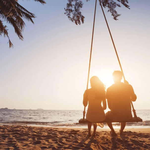 Voyage de noces couché du soleil